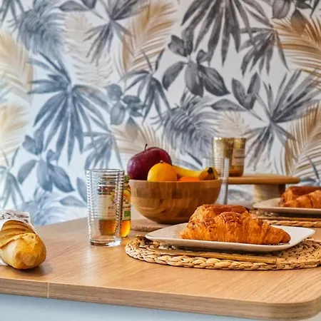 Cosy - En Face De La Gare, Au Centre *